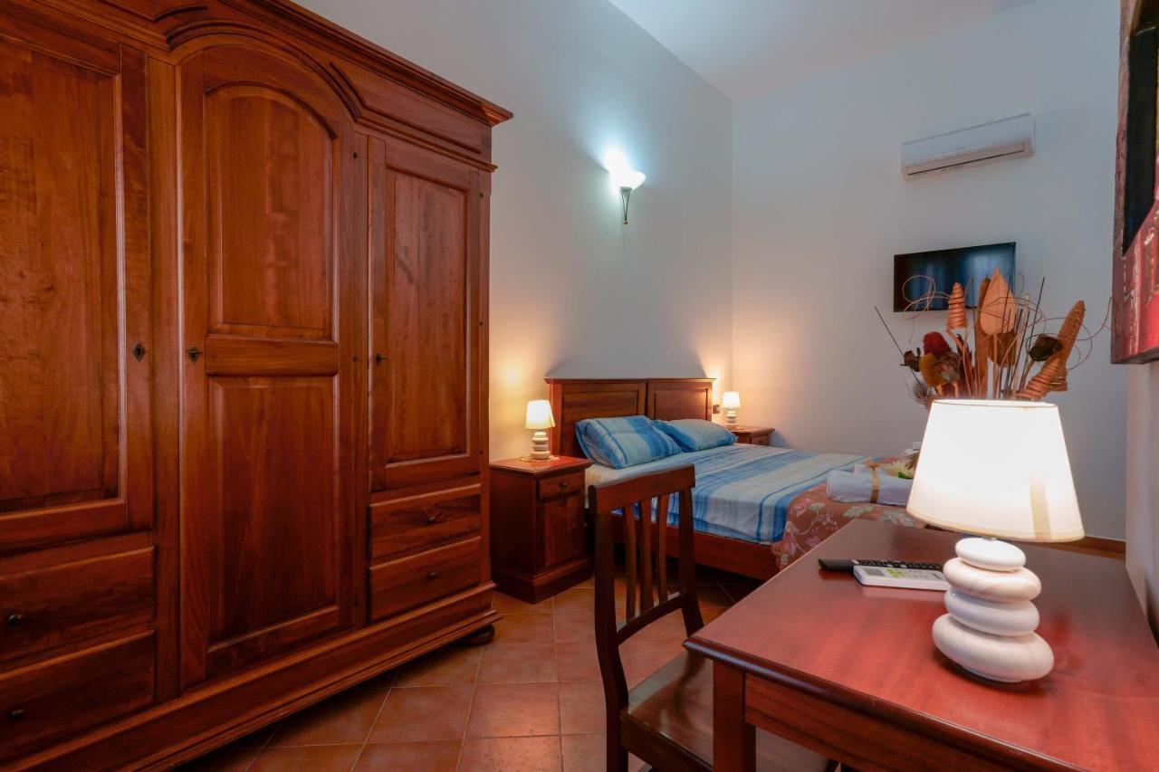 Bed And Breakfast Cairoli Exclusive Room Сан Пиетро Вернотико Екстериор снимка